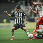 Alan Franco (d) se ha mantenido con regularidad en Atlético Mineiro dirigido por Gabriel milito