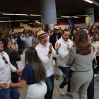 Con canciones populares e icónicas, las autoridades y ciudadanos celebraron el primer año del Metro de Quito.