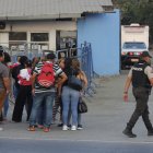 Familiares de privados de libertad estuvieron preocupados luego de los estruendos.