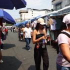 Este es uno de los corredores navideños que el Municipio de Guayaquil ha organizado en el centro para impulsar a los emprendedores.