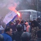 Hinchas recibieron a los jugadores de Liga de Quito para la final de ida de LigaPro 2024.