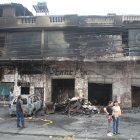 El local de venta de colchones, en la planta baja, se quemó totalmente.