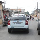 Este domingo 8 de diciembre, agentes policiales patrullaron la zona en donde se produjo el triple crimen.