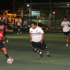 El torneo de fútbol 8 se lo juega en la cancha Divino Niño de Durán.