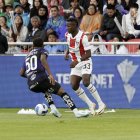 Los albos lograron una ventaja de tres goles en la primera final ante los rayados.