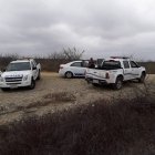 Los policías buscan a los responsables del crimen.