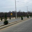 Los primeros 3 kilómetros tienen cuatro carriles y cuentan con señalización y arborización.