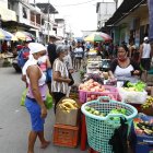 El sueldo básico alcanza cada día menos. Los ciudadanos optan por comprar cantidades reducidas para así poder ‘parar la olla’.