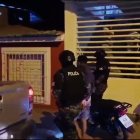 Momento en que capturan al sospechoso, en Esmeraldas.