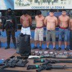 Los sujetos detenidos son cuatro adultos y un menor de edad.