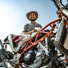 El tricolor ultima detalles en Ecuador. El 30 de diciembre tiene previsto su viaje a Arabia Saudita para unirse al equipo y trabajar en la moto que llevará.