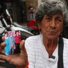 Esta es la única foto que conservar de Jorge. En la imagen, posa con su hermana y sobrina.