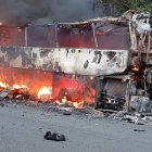 El bus quedó completamente en llamas.