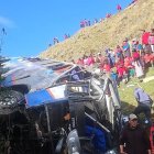 Cientos de comuneros se dieron cita al lugar tras el accidente.