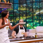 La atleta y celebridad ecuatoriana María Teresa Guerrero en MasterChef Celebrity Ecuador.