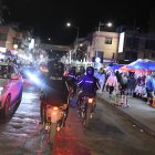 Los comerciantes han invadido algunos espacios como los alrededores del retén policial.