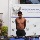 El sujeto detenido tiene antecedentes por tenencia de armas.