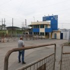 Exteriores de la cárcel La Roca, en Guayaquil.