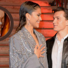 Zendaya y Tom Holland. Ella lució un anillo de diamantes en su mano izquierda.