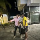 Los niños fueron unos de los más entusiastas con la llegada de los jugadores a Manta.