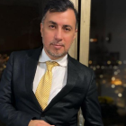 Troi Alvarado es un músico ecuatoriano conocido por su participación en la banda 'Tranzas'