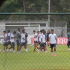 Emelec inició su pretemporada 2025 en el Polideportivo de Los Samanes, previo al viaje a Perú y Colombia