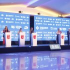 El debate vicepresidencial empezó con retraso y fue dividido en dos bloques.