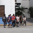 Las cinco personas que están involucradas en un intento de secuestro.