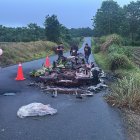 El carro quedó destrozado luego del atentado.