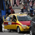 Concejo Metropolitano aprobó una ordenanza para que no haya distinciones por colores en los taxis.