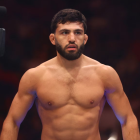 El peleador armenio se bajó de la disputa por el título, un día antes del combate.