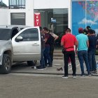 Las víctimas fueron atacadas a tiros mientras se encontraban en un vehículo.