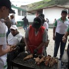 La familia de Jefferson Quishpe vendió comida para recaudar fondos para lo operación.