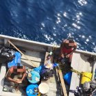 Los ciudadanos se encontraban en una lancha de madera.