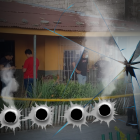 Un sujeto armado ingresó al inmueble y fue directamente a atacar a la joven madre.