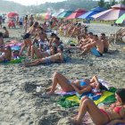 La época de playa va acompañada de largas jornadas de exposición al sol.