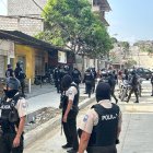 La Policía Nacional llegó a Flor de Bastión para recabar indicios.