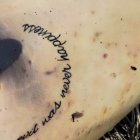 El tatuaje de la mujer hallada sin vida en Santa Elena.
