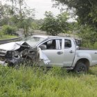 Una de las camionetas en las que se movilizaban los implicados se estrelló contra una patrulla y una baranda. El ciudadano iba dentro.