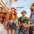 En la actualidad, se celebra con desfiles, comparsas y actividades culturales.