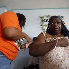 Lolita sufre varias enfermedades por lo que sus sobrinas son quienes la cuidan.