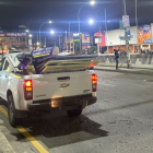 Los elementos fueron trepados a una camioneta.