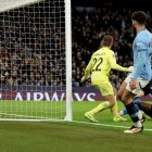 Joel Ordoñez  del equipo Brujas sigue con vida en la Champions.