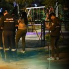 Las víctimas se encontraban en el interior del parque cuando fueron perseguidos, uno de los fallecidos y un joven que resultó herido. La Policía acudió al lugar del suceso.