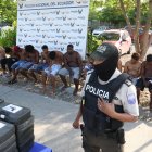 En el operativo se aprehendió a 16 sujetos y se incautó una gran cantidad de evidencias.