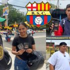 Nicole López y su esposo, Willington Pincay, Josué Montoya y Óscar Cedeño con sus boletos.