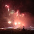 Juegos pirotécnicos dentro y fuera del estadio Monumental en la Noche Amarilla 2025