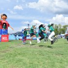 El salto grupal a la cuerda es uno de los juegos tradicionales de estas eliminatorias.