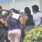 Familiares de Peter Leyton acudieron al Laboratorio de Criminalística.