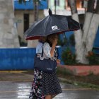 La lluvia complicó el cierre del día de elecciones en Guayaquil.